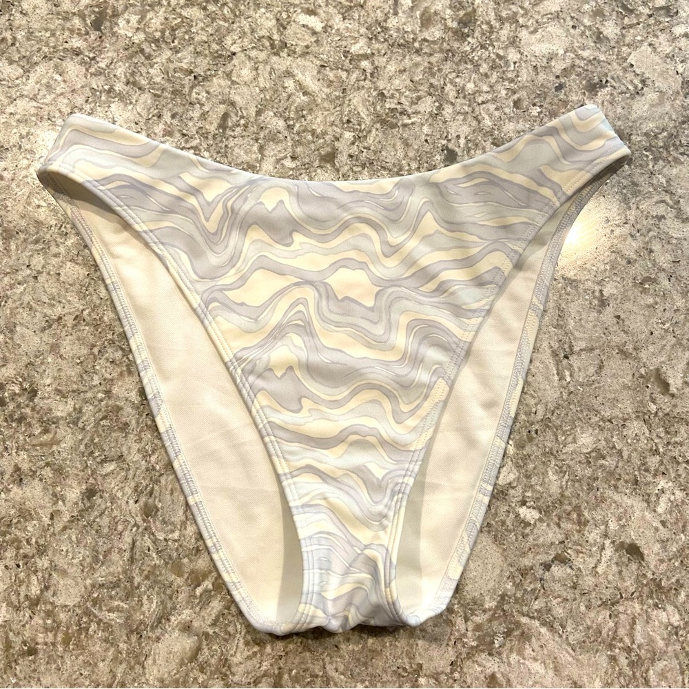 Abercrombie & Fitch Mid-Rise High-Leg Bottoms